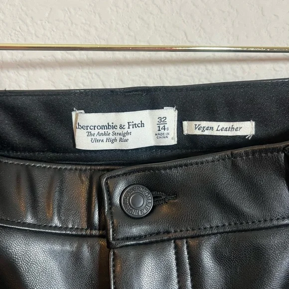 NWOT Vegan Leather Abercrombie and Fitch High Rise pants.  Size 32 or 14. - Picture 5 of 5